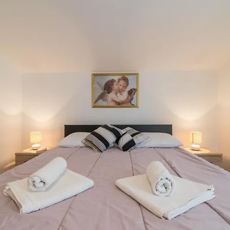 Daire Bepina Biograd Na Moru